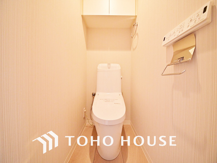 トイレ 清潔な洗浄機能付温水シャワートイレ