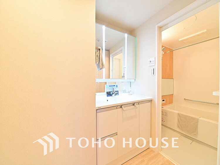 洗面 広々とした洗面スペースで朝の身支度を