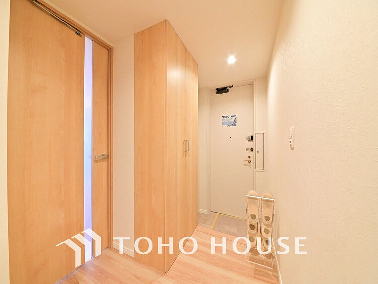 玄関 飾り過ぎないシンプルな内装の玄関