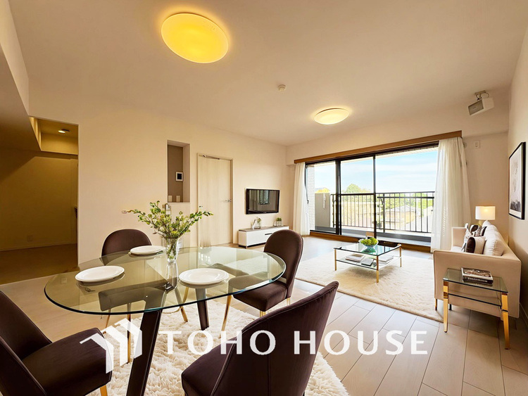 内装 明るいLDKは自然と家族が集まるコミュニケーションの場所に（家具は全てCGです）