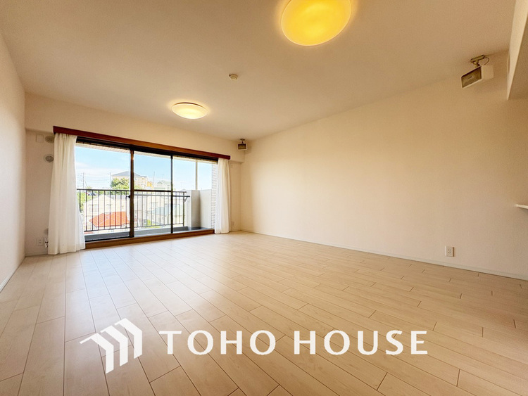 内装 広がりのある住空間、家族が集まるリビング・ダイニング