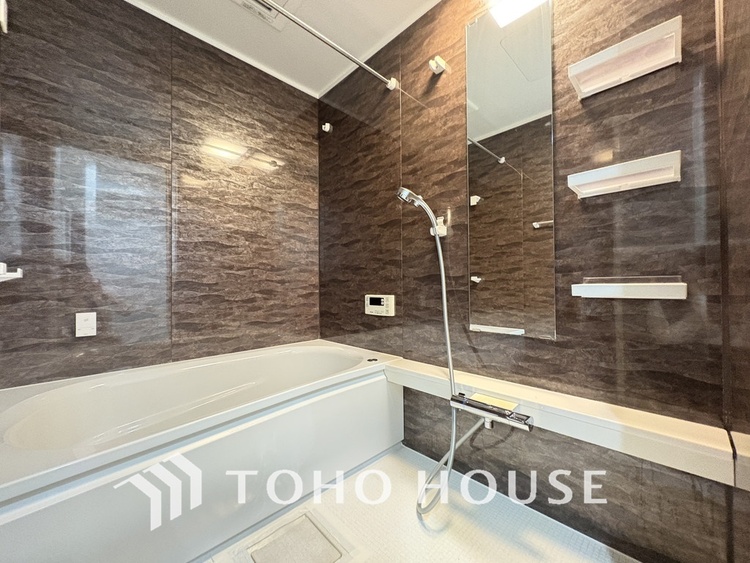 風呂 一日の疲れを癒すバスルームは、心地よいリラックスを叶える清潔感溢れる空間