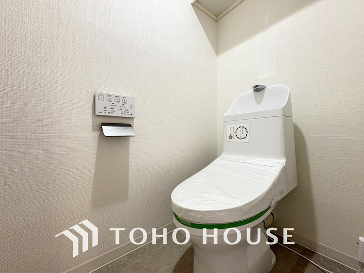 トイレ 清潔な洗浄機能付温水シャワートイレ