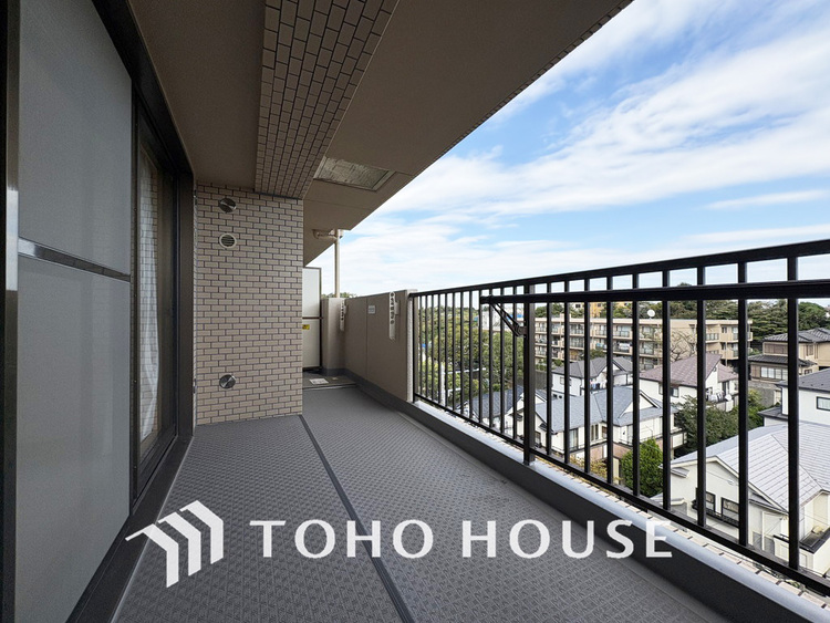 バルコニー 陽当たり良好なバルコニー