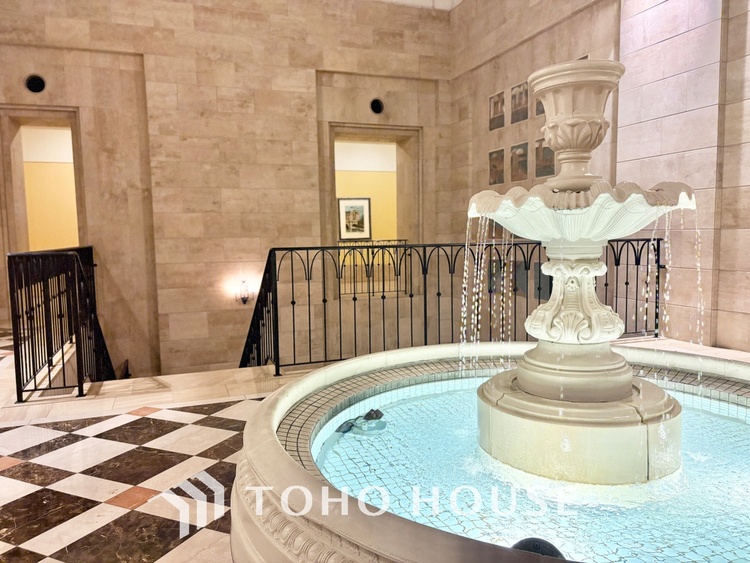 エントランス 無駄を削ぎ落としたミニマルなデザインが、空間に静謐な美しさをもたらします。研ぎ澄まされた感性を満たす場所です。