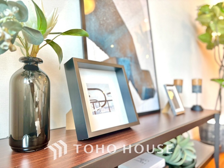 内装 使いやすく、明るい洋室に仕上がります。子供部屋や趣味のお部屋にご利用できます。ご自身で家具などを配置し、素敵な空間を創り上げられます。