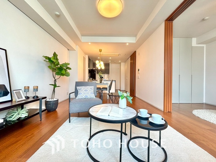 内装 「想像していた以上に広い」が写真を撮っているときの感想です。家事動線に配慮したプランによりご家族がくつろげる明るく広い空間が確保できました。