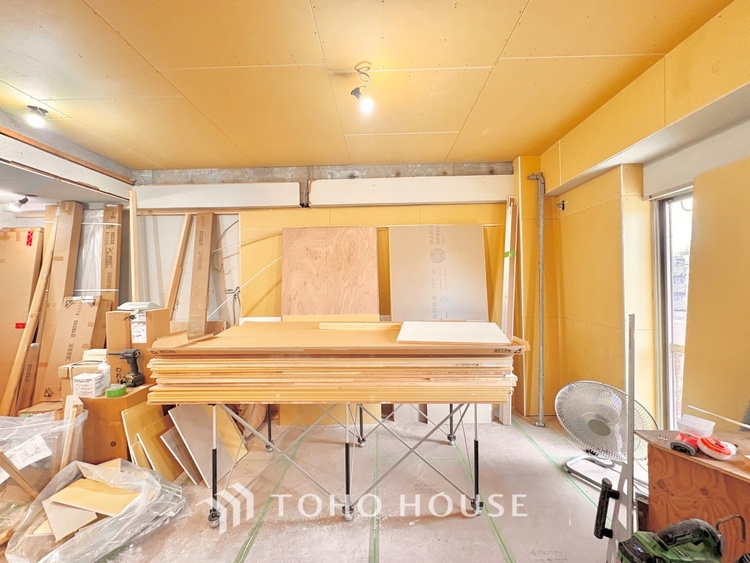 内装 《改装中》ここにはみんなが集い、食事と楽しい会話が始まる。