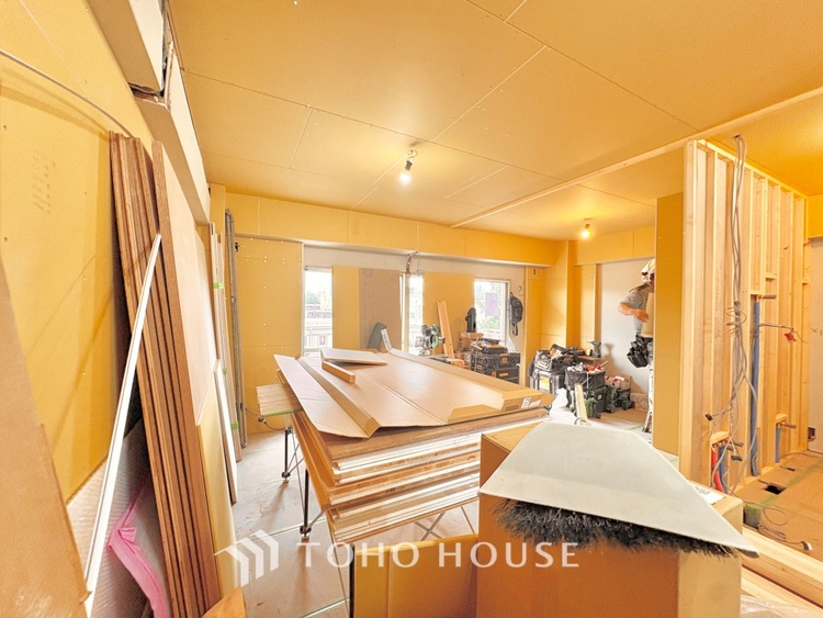 内装 《改装中》時間をかけて作り上げるそんな空間を君と共有したい。僕たちの空間は唯一無二の物だから。