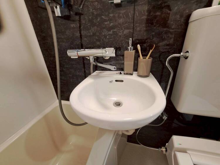 その他 清潔感を感じられる洗面化粧台。