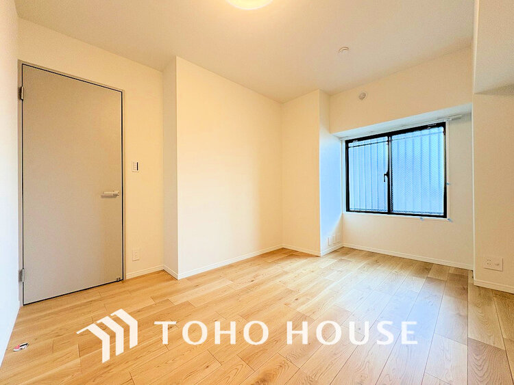 内装 採光もある洋室は、くつろぎのひと時を過ごすのにぴったり