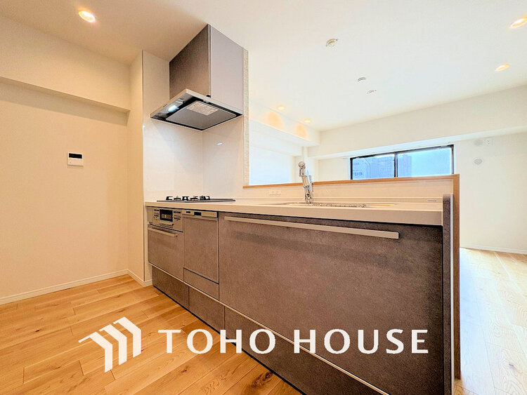 キッチン 落ち着きのあるカラーで統一された清潔感と気品が溢れるキッチン