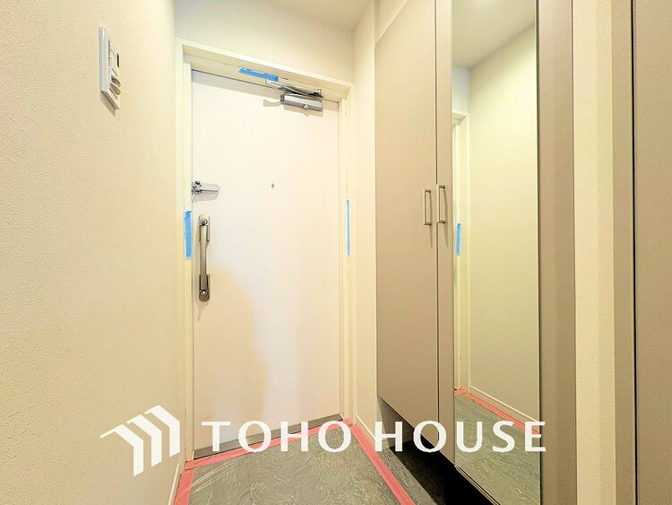 玄関 落ち着いた雰囲気の玄関、家族の帰りを暖かく迎えてくれます