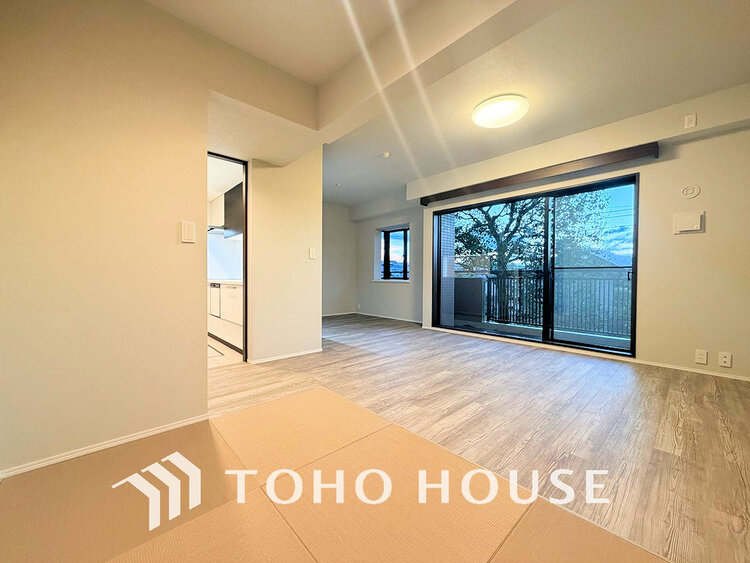 内装 広がりのある住空間、家族が集まるリビング・ダイニング