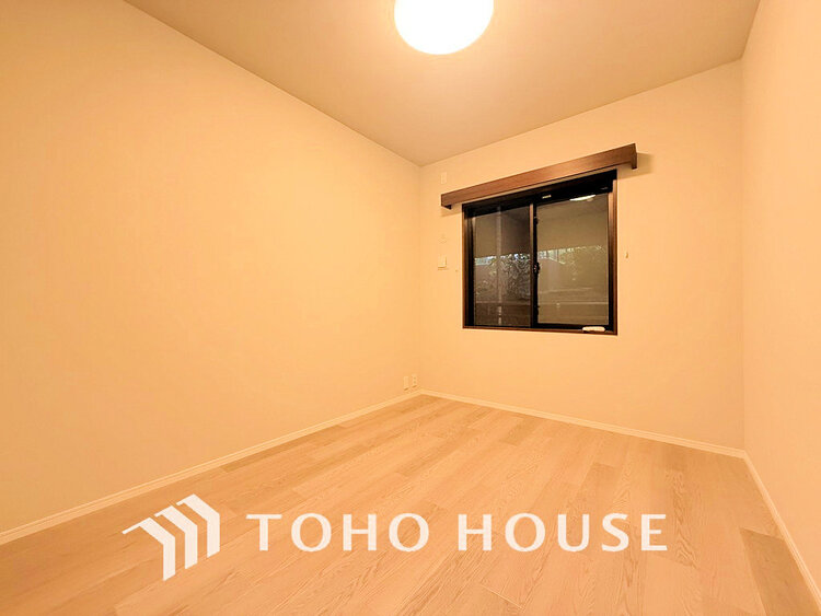 内装 採光もある洋室は、くつろぎのひと時を過ごすのにぴったり