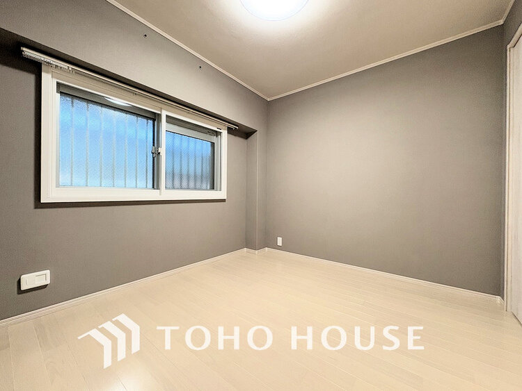 内装 採光もある洋室は、くつろぎのひと時を過ごすのにぴったり