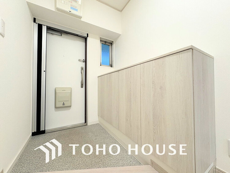 玄関 落ち着いた雰囲気の玄関、家族の帰りを暖かく迎えてくれます