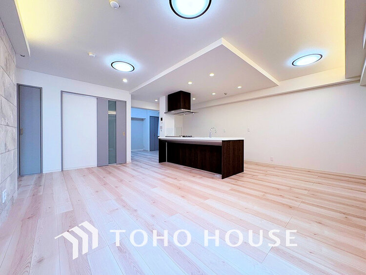 内装 上質な時間を育む暮らしのメインステージ。寛ぎとコミュニケーションを育む居心地のよい場所