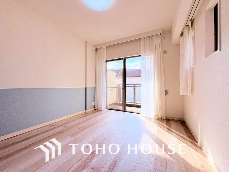 内装 採光もある洋室は、くつろぎのひと時を過ごすのにぴったり