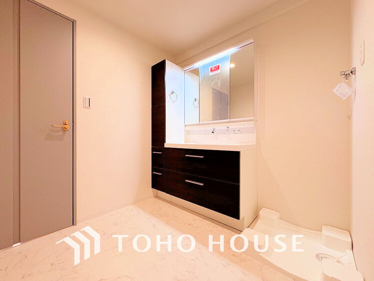 洗面 落ち着きのある色合いでまとめられた洗面室