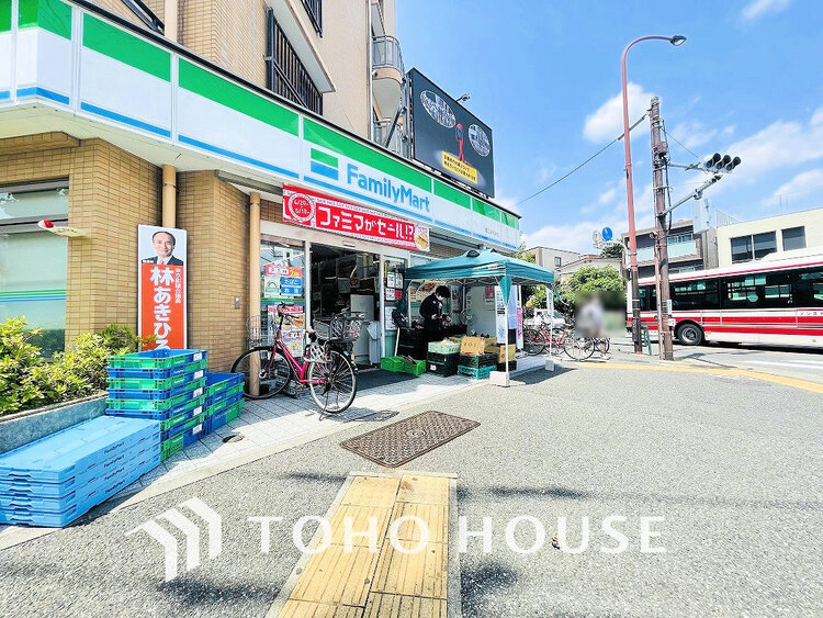 周辺 ファミリーマート 狛江東和泉店　距離300ｍ
