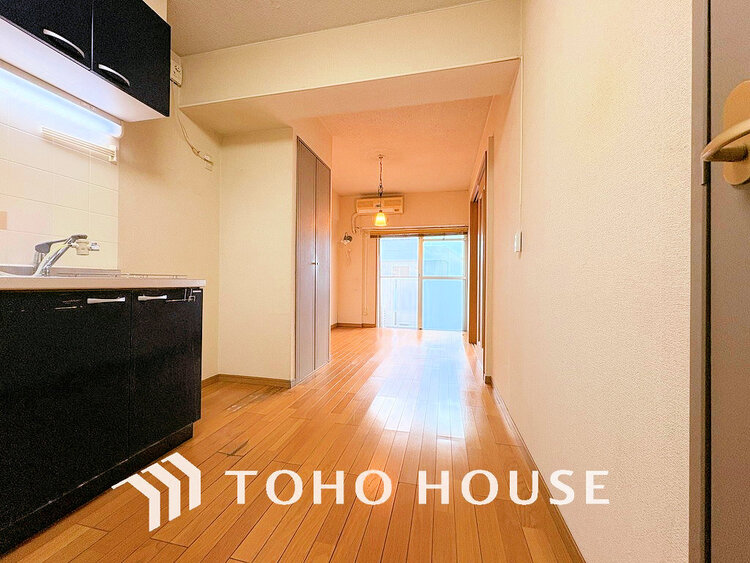 内装 広がりのある住空間、家族が集まるリビング・ダイニング