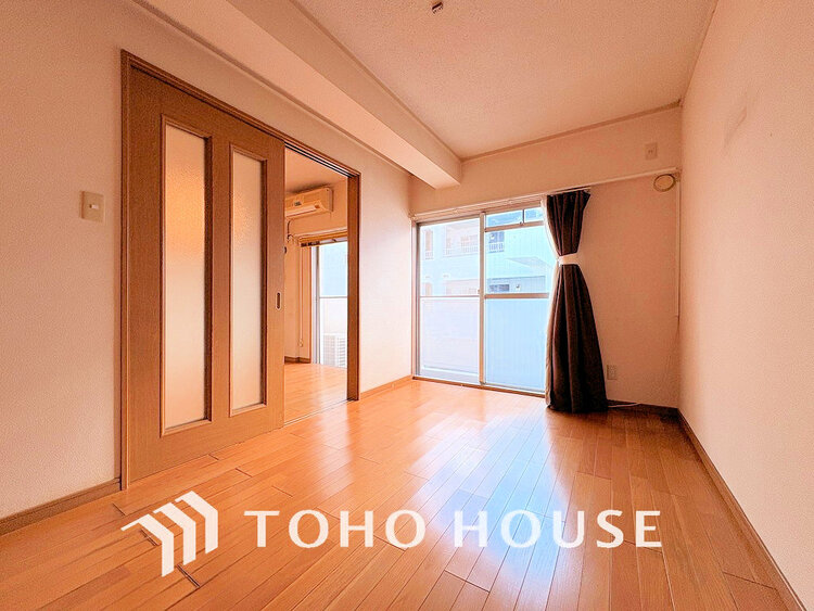 内装 シンプルですっきりとした室内は飽きのこない居心地の良い雰囲気