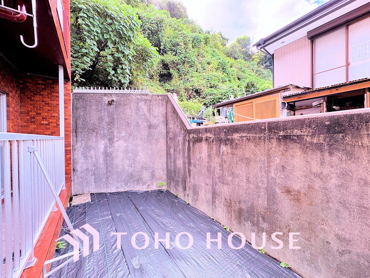 その他 広いお庭はガーデニングなど、ご家族の楽しめる場所の一つに