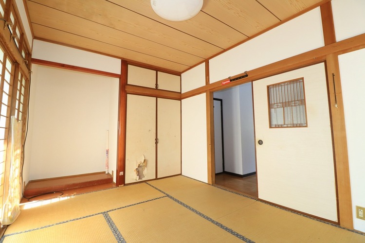 内装 【1F和室6帖】床の間、押し入れ付き