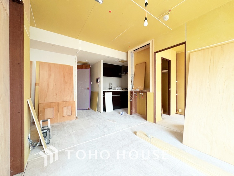 内装 【改装中】【LIVING】◆扉を◆開くとこの景色。家族の”おかえり”の声が聞こえてきそう。