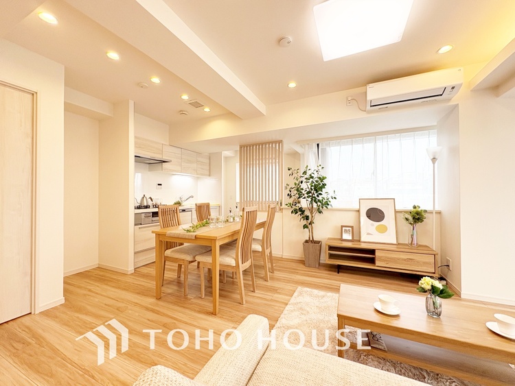 内装 【LIVING】◆眩い◆光が燦々と入り、家族の笑顔を照らす。「いつまでも続いて」と願う夢のような毎日がここにある。