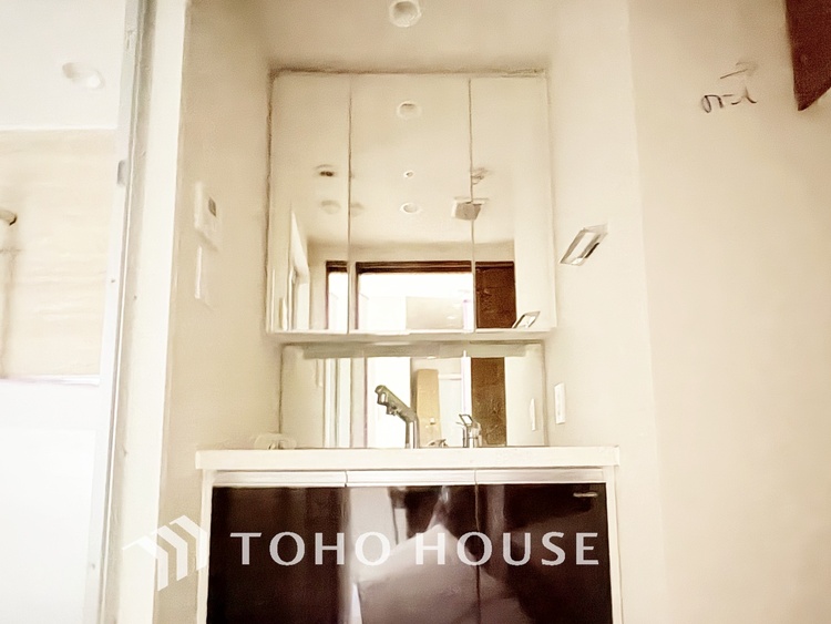洗面 【改装中】【WASHROOM】◆快適◆煌びやかな暮らしの中にも忘れたくない快適さ。大きな収納が助けてくれます。
