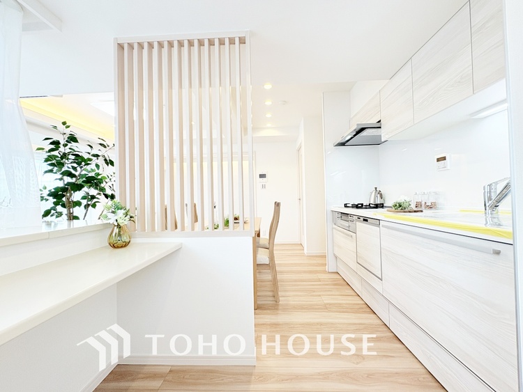 キッチン 【KITCHEN】◆家族のおはよう◆の声を笑顔で迎えてあげられるシステムキッチン。朝ごはんが楽しみでちょっと早起きしたくなるんです。