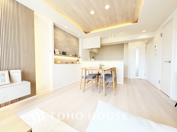 内装 【LIVING】◆眩い◆光が燦々と入り、家族の笑顔を照らす。「いつまでも続いて」と願う夢のような毎日がここにある。