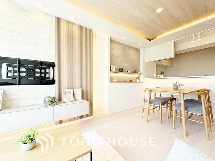 内装 【LIVING】◆陽光◆が差し込む。この開放的なLDKに家族の笑顔が集う。家族が一緒に過ごす空間は明るく、そして居心地よく。