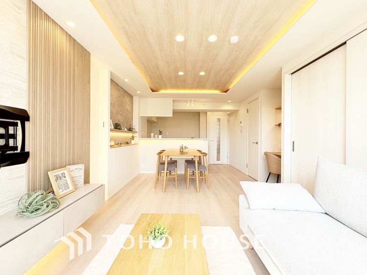 内装 【LIVING】◆扉を◆開くとこの景色。家族の”おかえり”の声が聞こえてきそう。