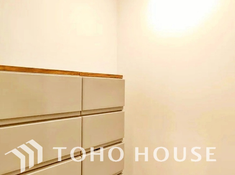 収納 各お部屋にしっかりと収納スペース（クローゼット）を設けてありますから、物が散乱することもありませんしタンスも不要。すっきりしたお部屋を好みで飾ってお過ごし頂けます。