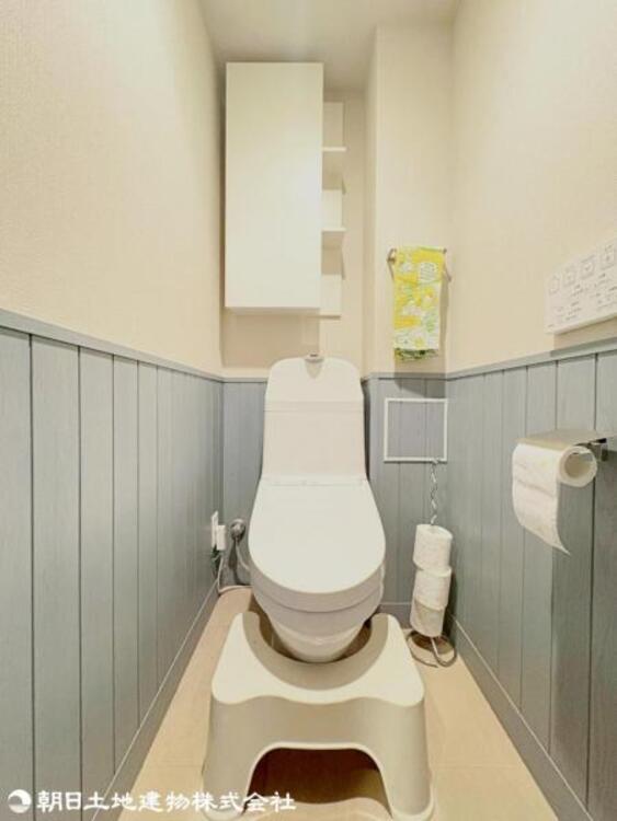 トイレ 収納も付き、すっきりとした使いやすいトイレ空間