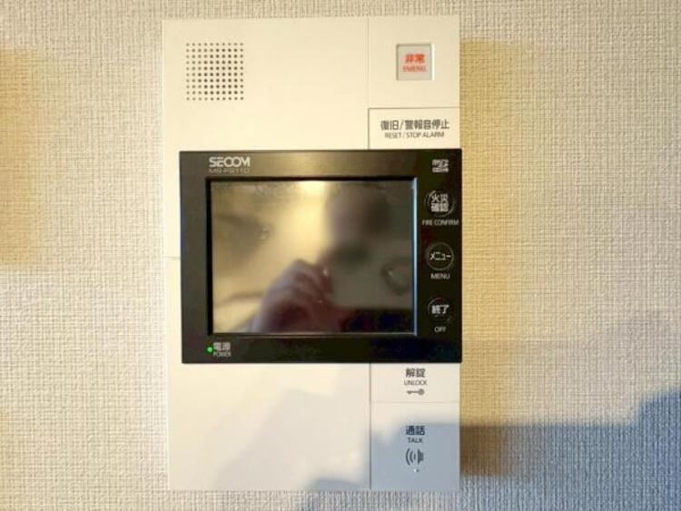 設備 TVモニター付きインターフォンで部屋の中から来訪者の確認ができます