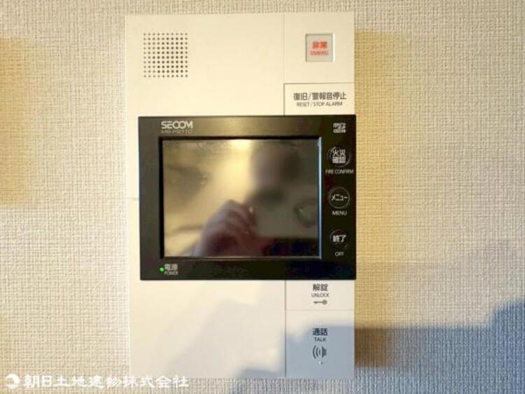 設備 TVモニター付きインターフォンで部屋の中から来訪者の確認ができます