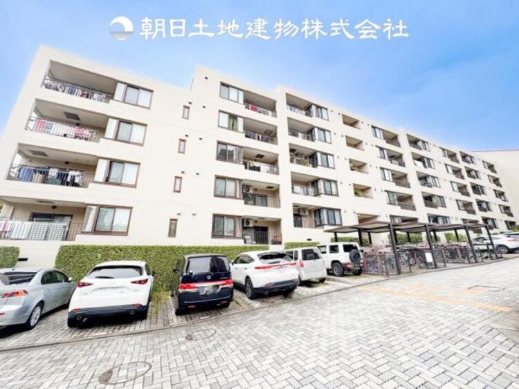 外観 時間のゆとりと空間、暖かな陽光がもたらす光と風を独占してください。