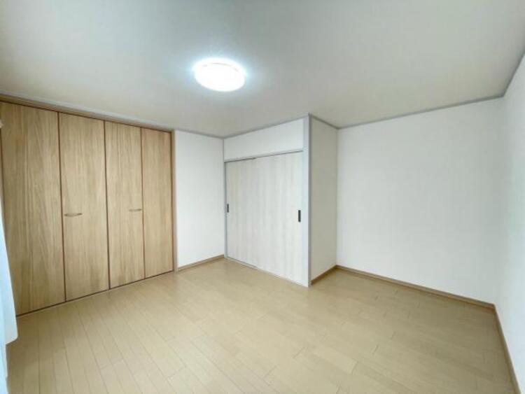 内装 各居室に窓があり、陽光と風が注ぐ開放的な住空間です