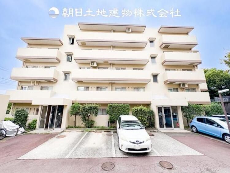 外観 時間のゆとりと空間、暖かな陽光がもたらす光と風を独占してください。