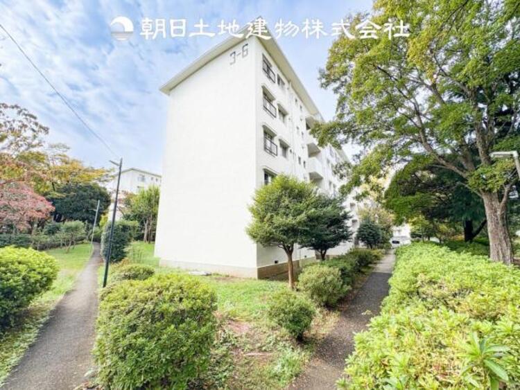 外観 時間のゆとりと空間、暖かな陽光がもたらす光と風を独占してください。