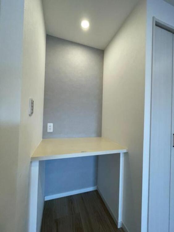 内装 家事や事務作業、お子様の学習にぴったりのデスクカウンター