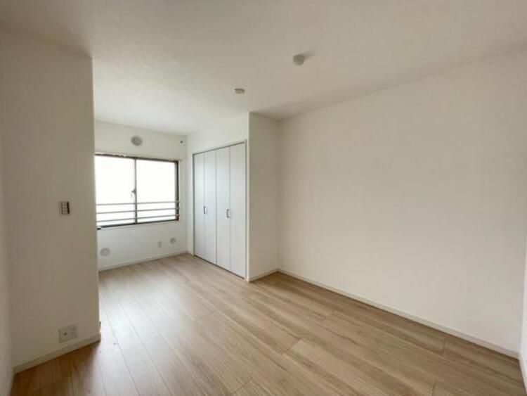 内装 柔らかな色合いに優しく包まれ、リラックスタイムを送れる寝室