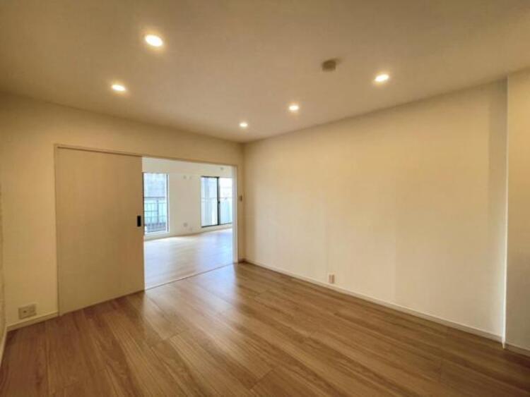 内装 LD＋隣接洋室、間仕切りを開放すれば計20帖の大空間に。