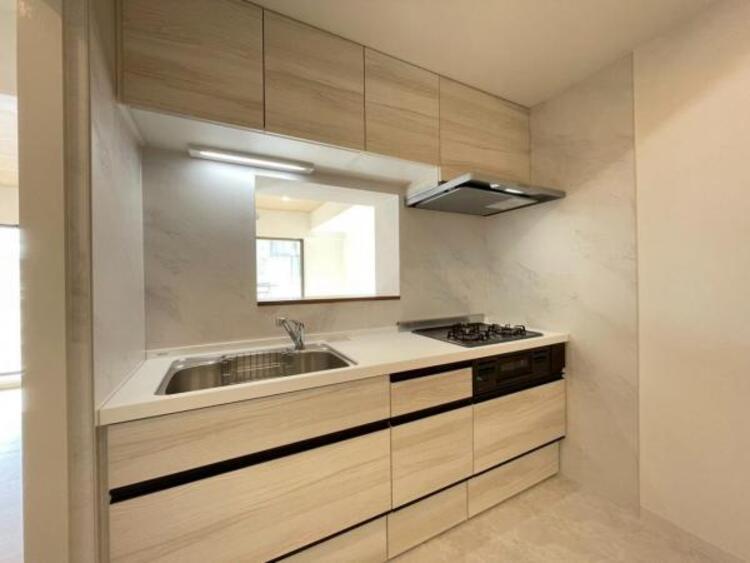 キッチン 開放的な対面式キッチンでお料理中もご家族の気配を感じられます