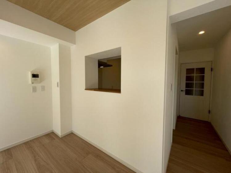 キッチン リビングからはキッチンの手元が見えず、すっきりとした印象に。