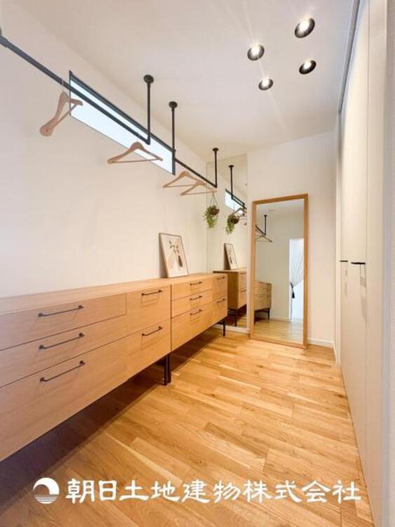 収納 【WIC】収納に便利なウォークインクローゼットがあり、衣類をまとめてしまえるので管理がしやすいです。